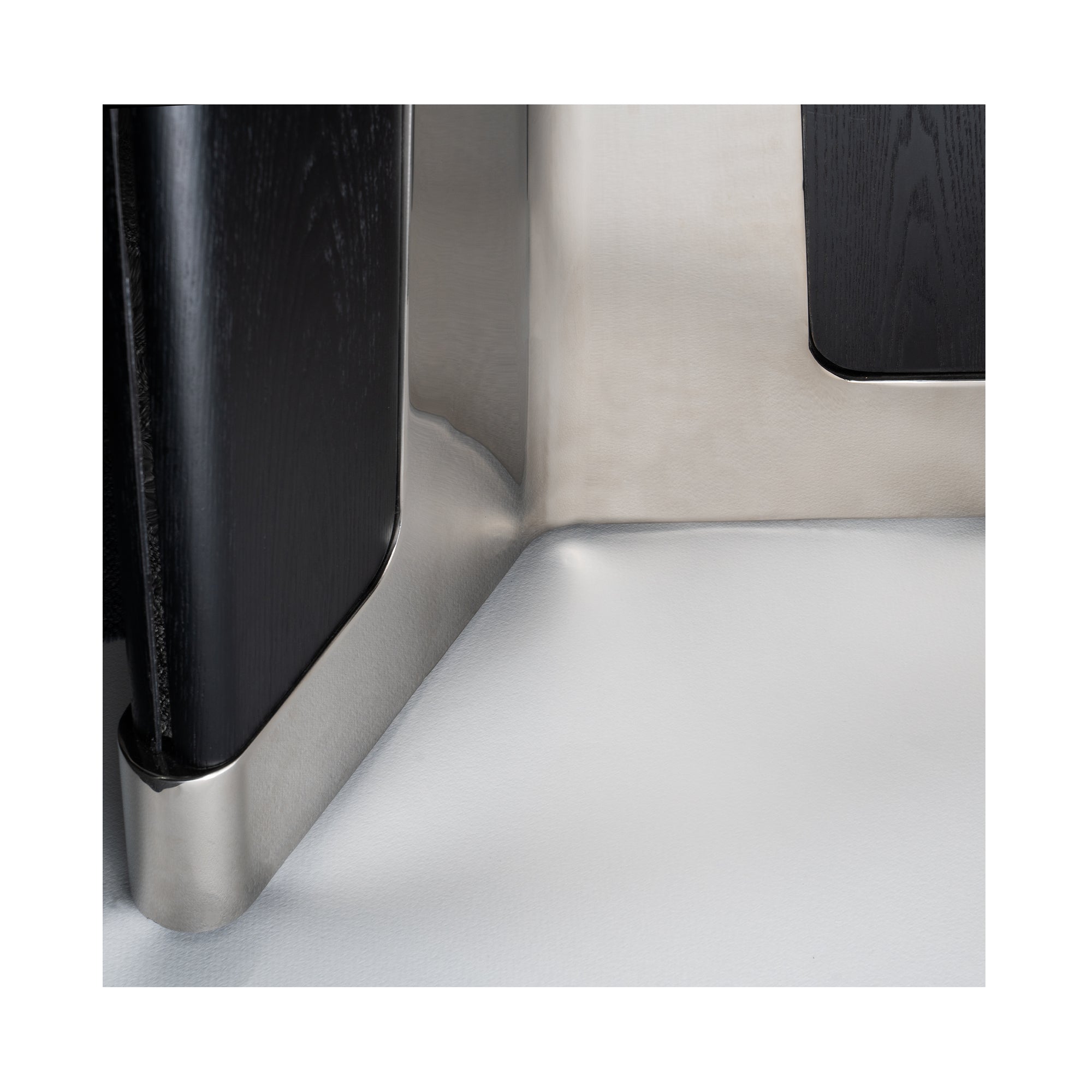 SATURA Dining Table