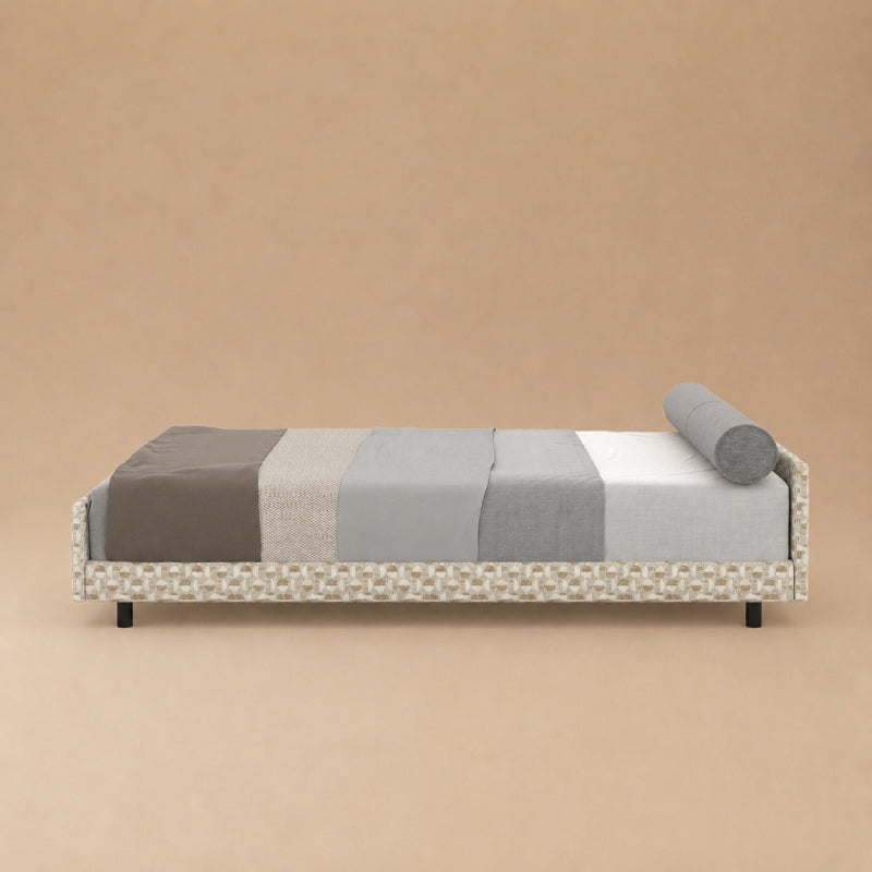 Plat bed frame